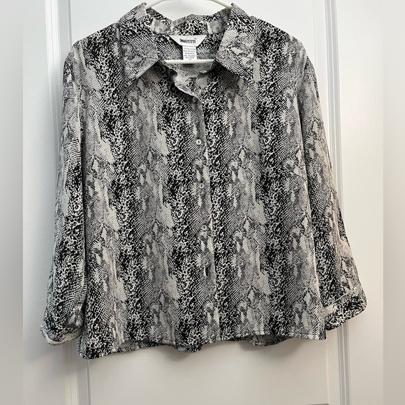 Elegant Monochrome Snake Print Button Down Shirt - Picture 1 of 4